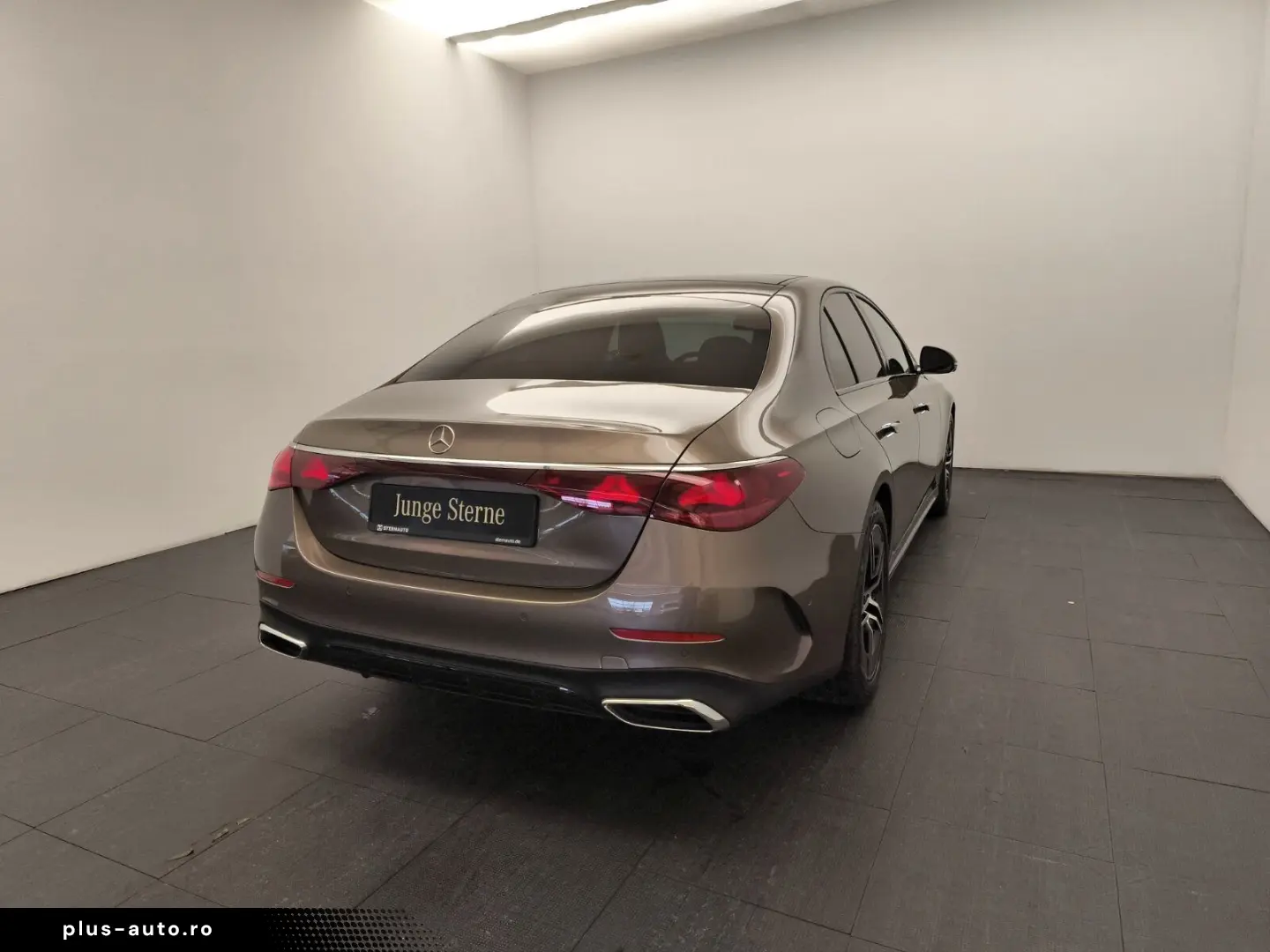 MERCEDES-BENZ E 220 d AMG Prem Plus Pano Distr SuperScreen