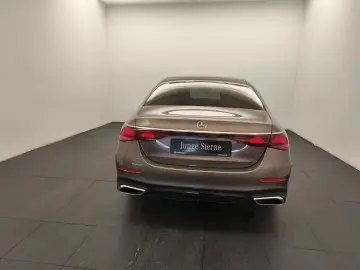 MERCEDES-BENZ E 220 d AMG Prem Plus Pano Distr SuperScreen