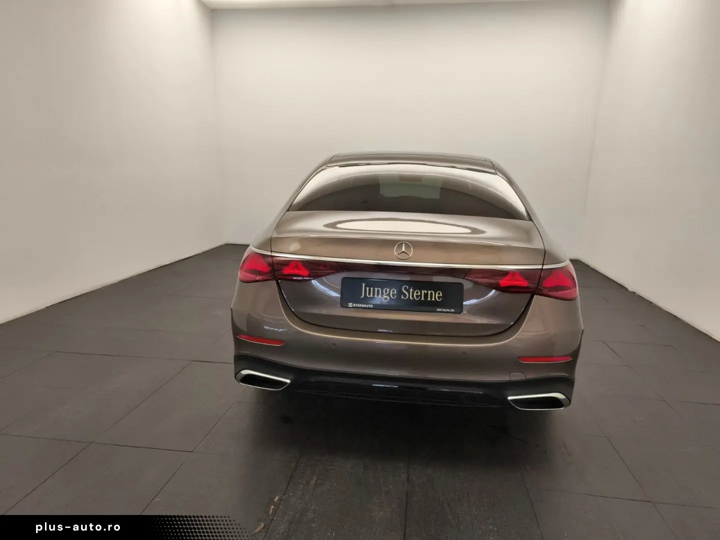 MERCEDES-BENZ E 220 d AMG Prem Plus Pano Distr SuperScreen