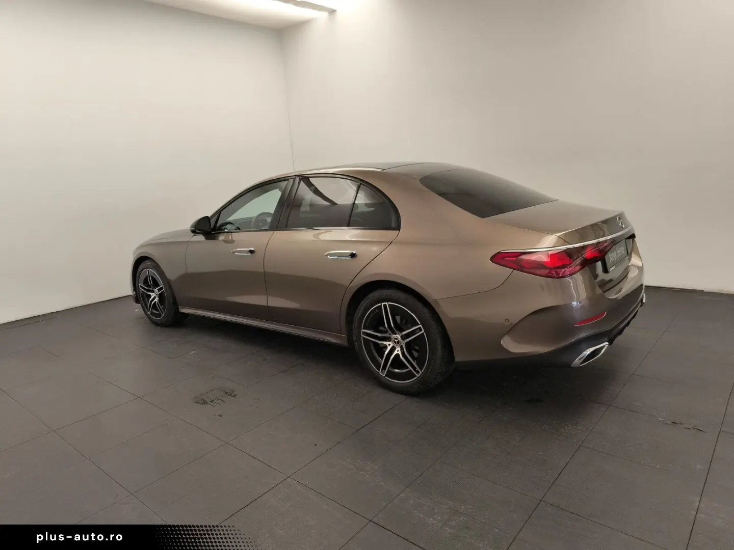 MERCEDES-BENZ E 220 d AMG Prem Plus Pano Distr SuperScreen