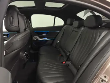 MERCEDES-BENZ E 220 d AMG Prem Plus Pano Distr SuperScreen