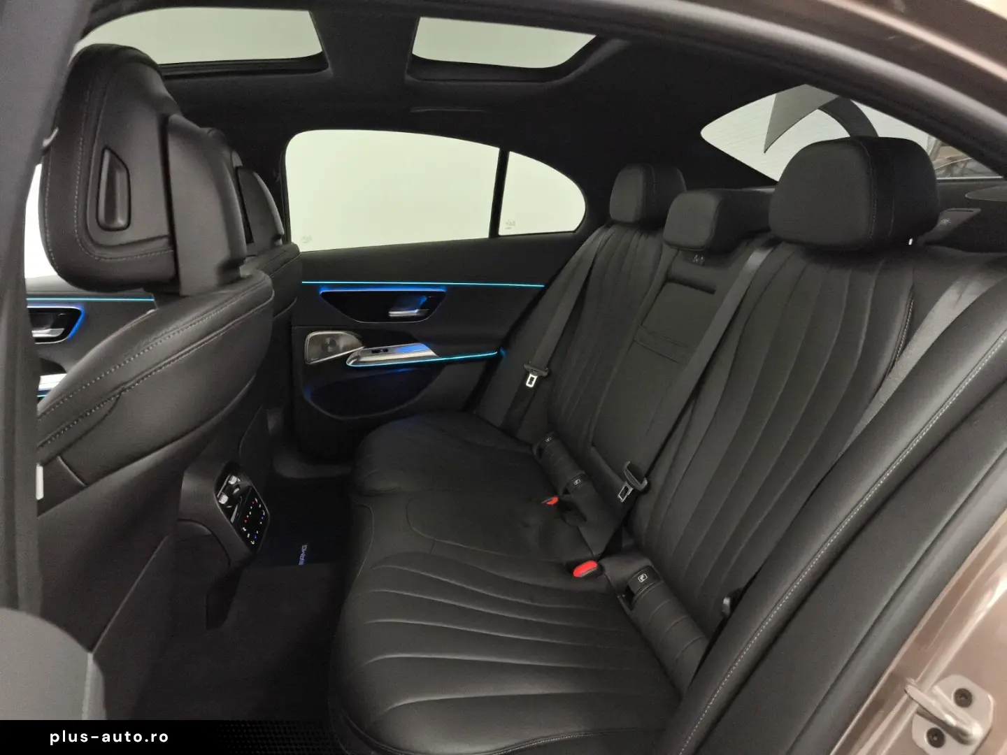 MERCEDES-BENZ E 220 d AMG Prem Plus Pano Distr SuperScreen