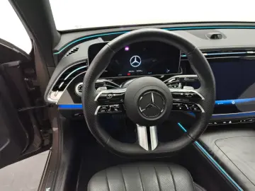 MERCEDES-BENZ E 220 d AMG Prem Plus Pano Distr SuperScreen
