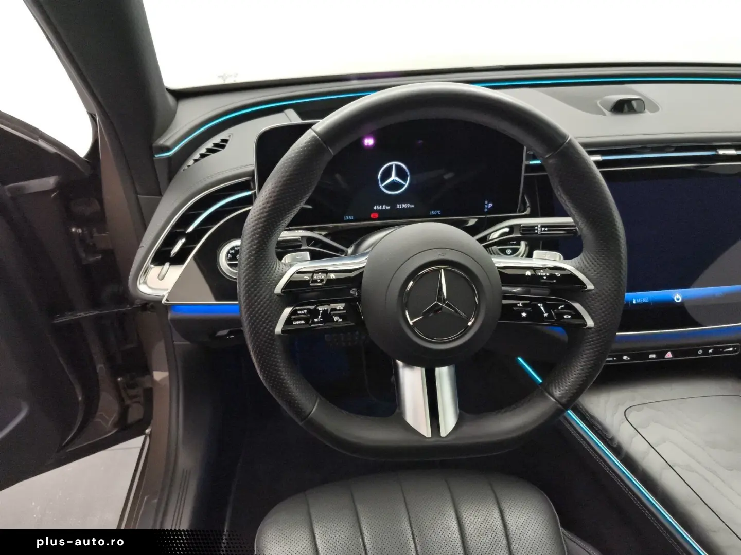 MERCEDES-BENZ E 220 d AMG Prem Plus Pano Distr SuperScreen