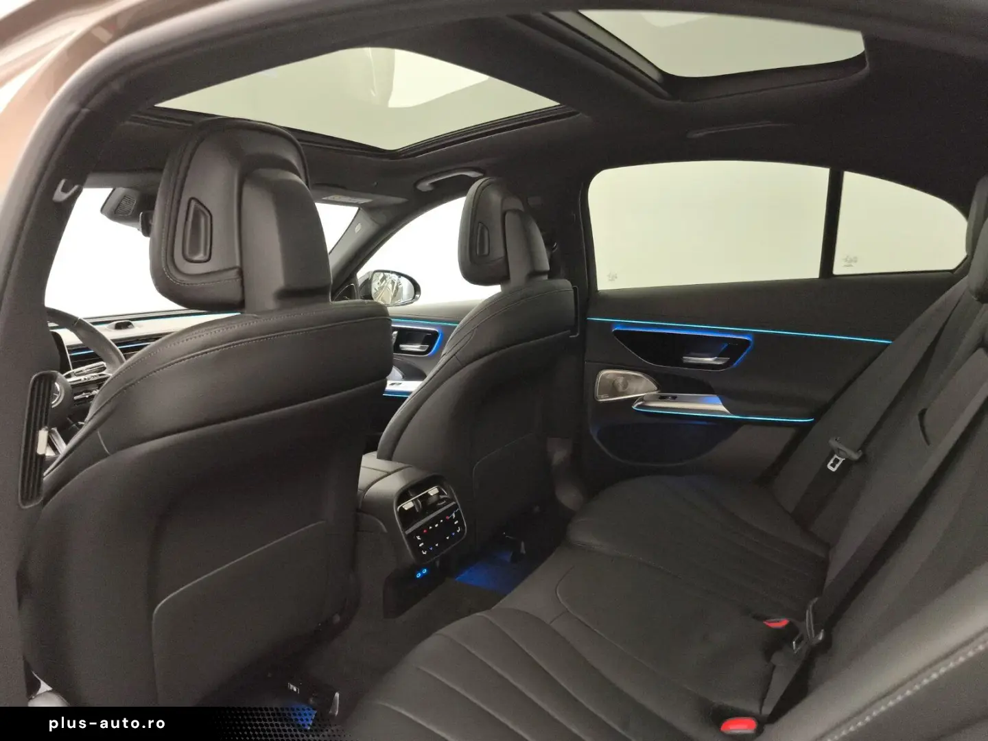 MERCEDES-BENZ E 220 d AMG Prem Plus Pano Distr SuperScreen