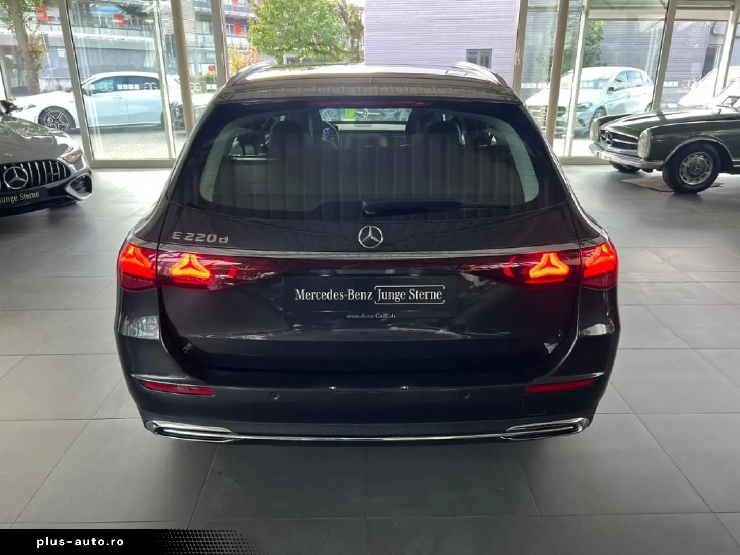 MERCEDES-BENZ E 220 T d Avantgarde Distronic Pano AHK 19Zoll