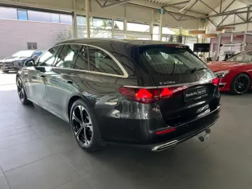 MERCEDES-BENZ E 220 T d Avantgarde Distronic Pano AHK 19Zoll
