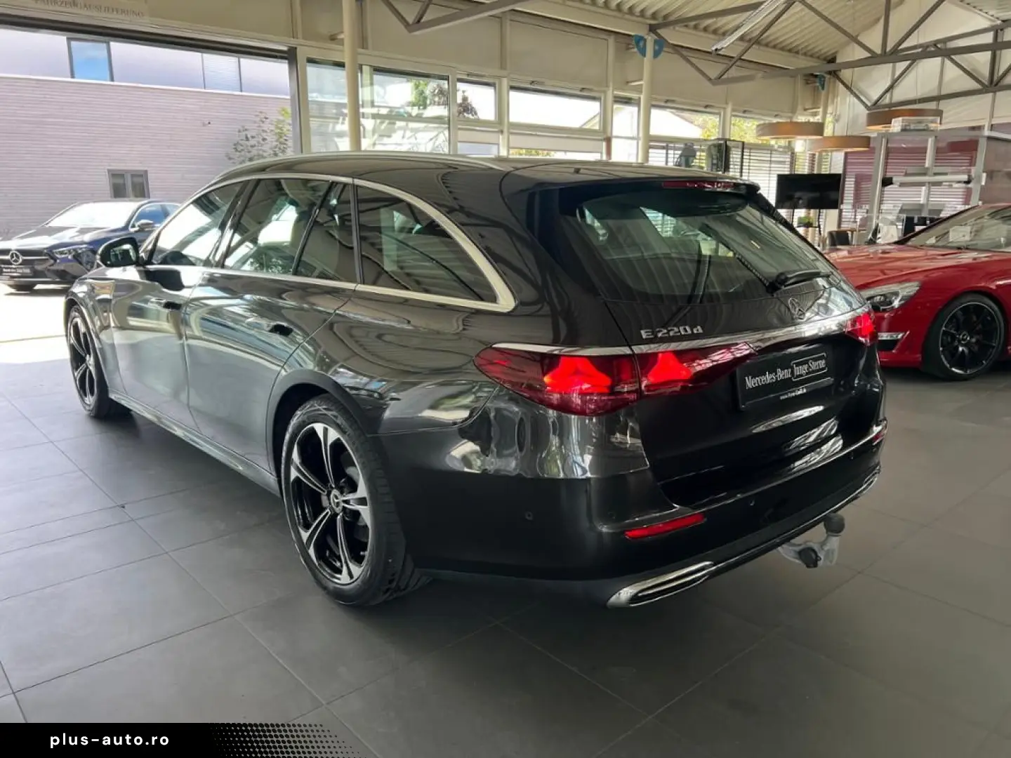 MERCEDES-BENZ E 220 T d Avantgarde Distronic Pano AHK 19Zoll