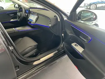 MERCEDES-BENZ E 220 T d Avantgarde Distronic Pano AHK 19Zoll