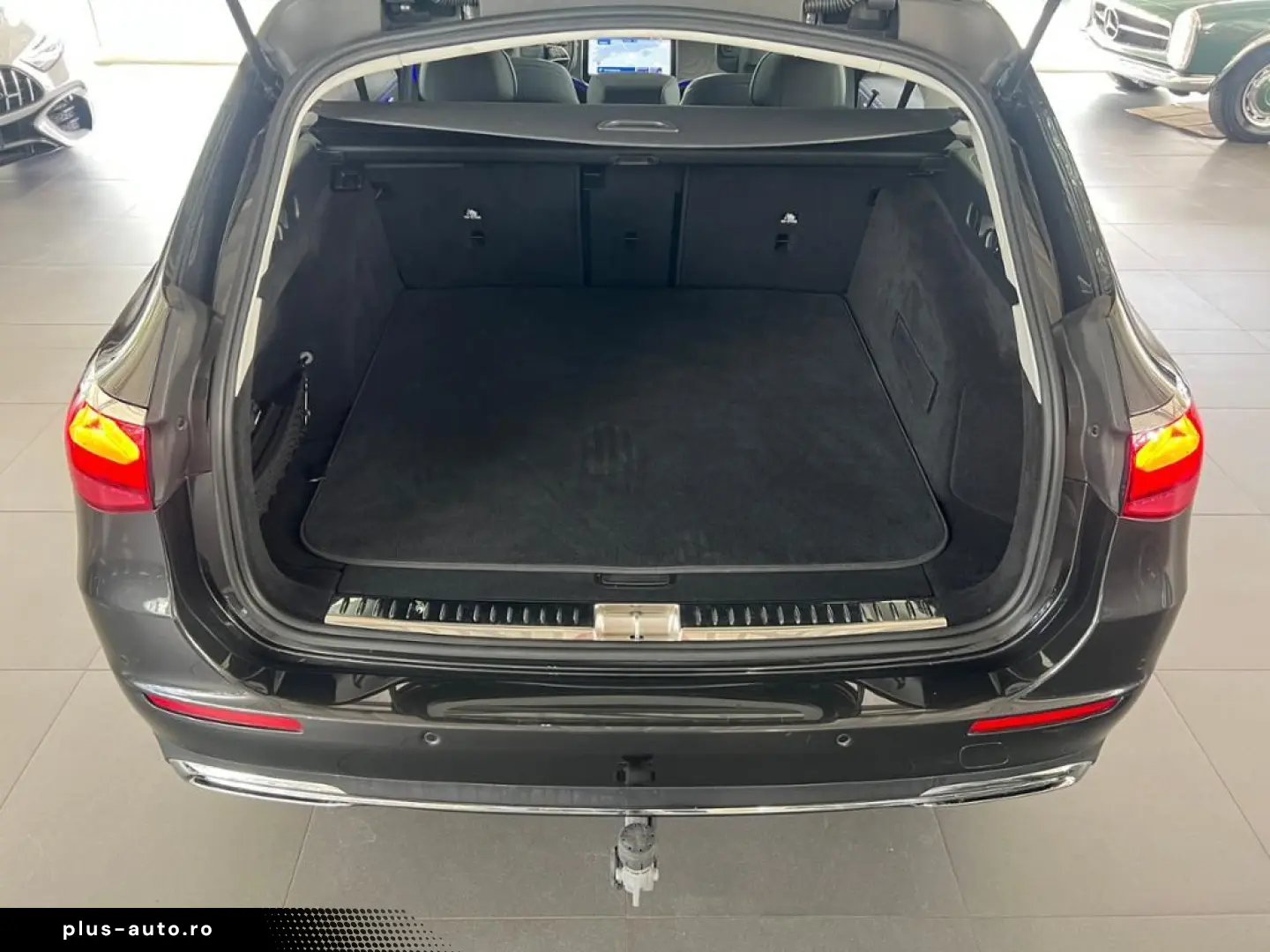 MERCEDES-BENZ E 220 T d Avantgarde Distronic Pano AHK 19Zoll