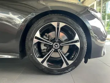 MERCEDES-BENZ E 220 T d Avantgarde Distronic Pano AHK 19Zoll