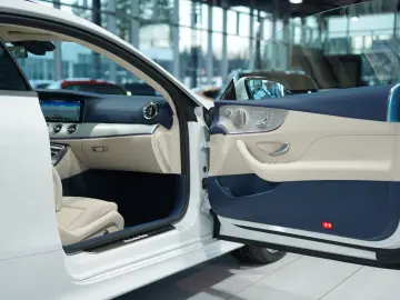 MERCEDES-BENZ E 200 Coupé 4M AMG Line 1H  Pano LUFT &hellip;