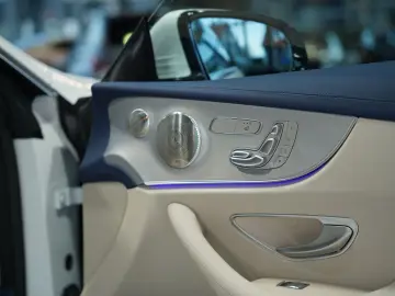 MERCEDES-BENZ E 200 Coupé 4M AMG Line 1H  Pano LUFT &hellip;