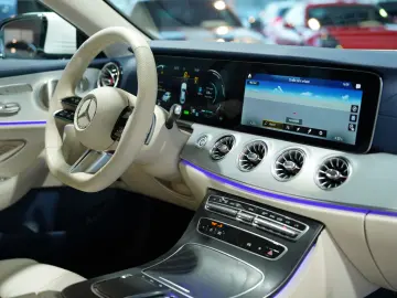 MERCEDES-BENZ E 200 Coupé 4M AMG Line 1H  Pano LUFT &hellip;