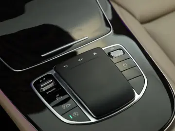 MERCEDES-BENZ E 400 d 4M 9G AMG LED Pano Widescreen &hellip;