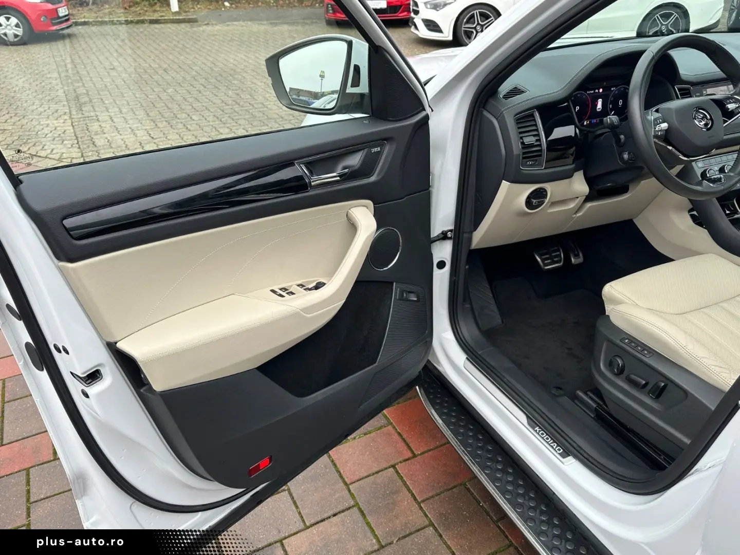 SKODA Kodiaq 2.0 TDI DSG 4x4 L&K STANDH PANO AHK 360
