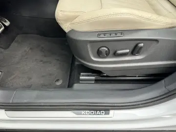 SKODA Kodiaq 2.0 TDI DSG 4x4 L&K STANDH PANO AHK 360