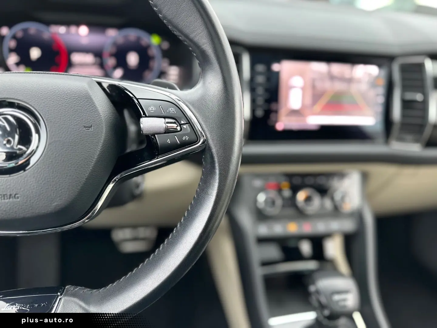 SKODA Kodiaq 2.0 TDI DSG 4x4 L&K STANDH PANO AHK 360