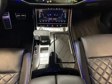 AUDI A8 60TFSIe quattro S line HUD DIGITAL-MATRIX RSE