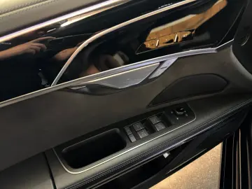 AUDI A8 60TFSIe quattro S line HUD DIGITAL-MATRIX RSE