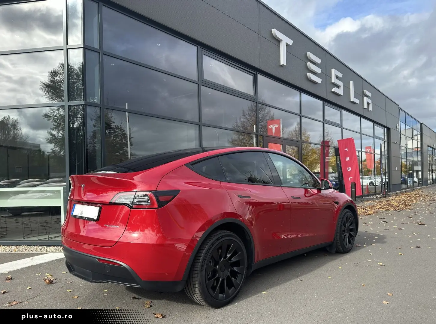 TESLA Model Y LR AWD Red Innen