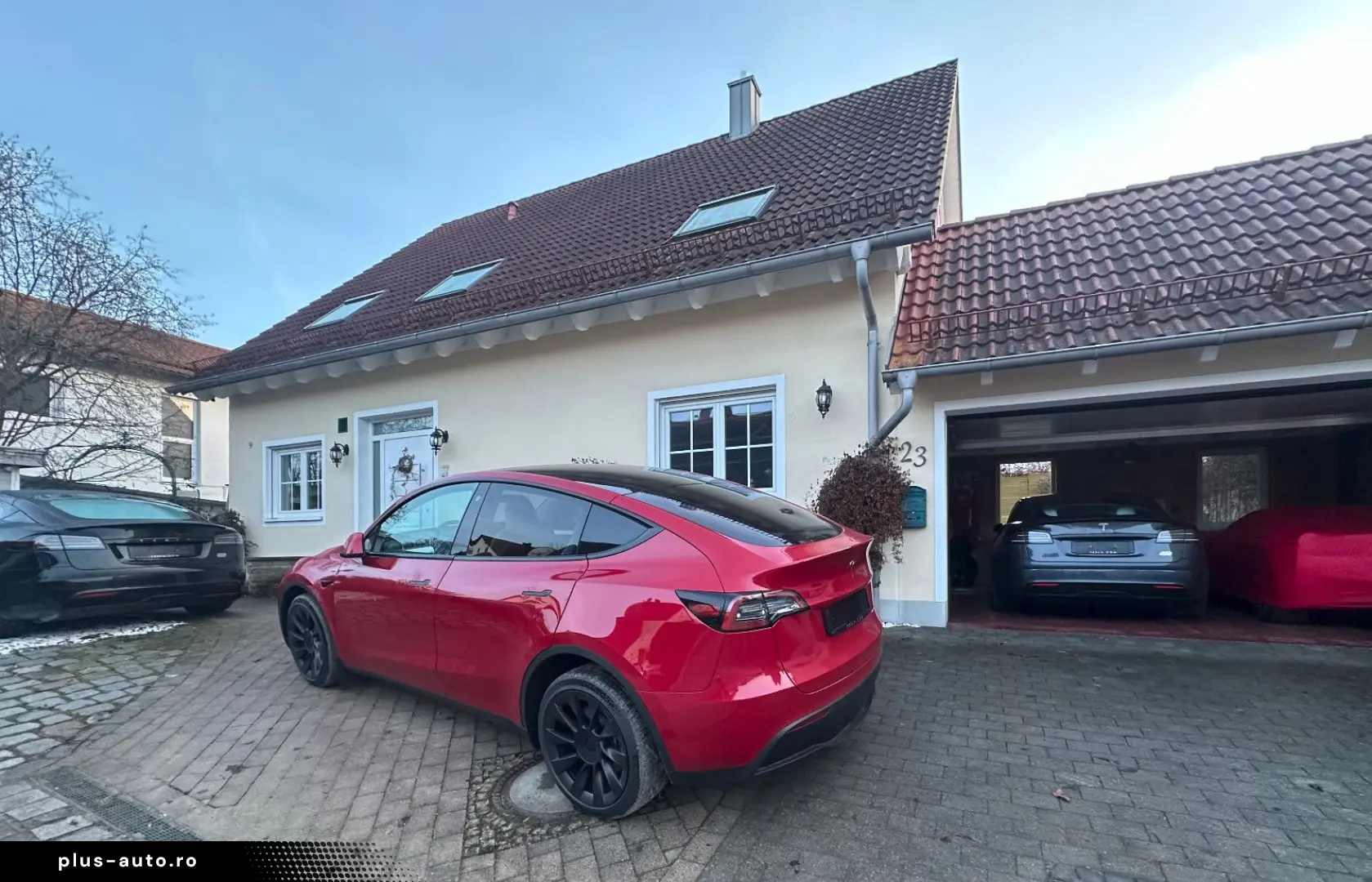 TESLA Model Y LR AWD Red Innen