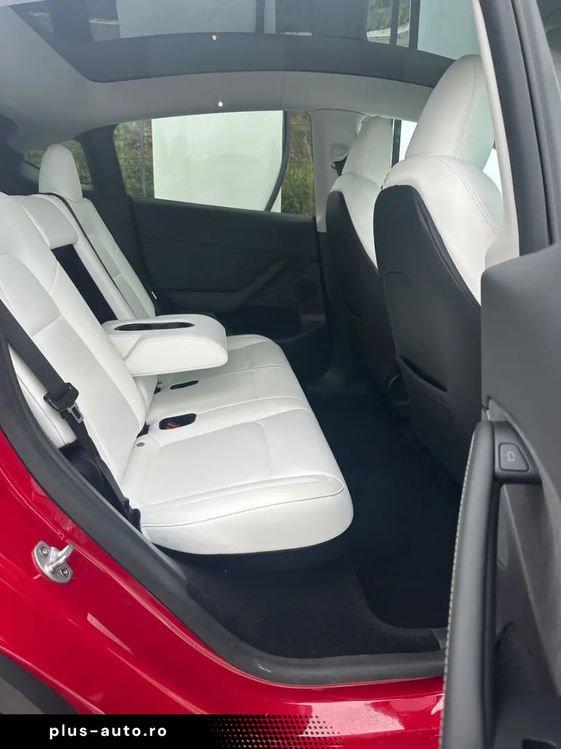 TESLA Model Y LR AWD Red Innen