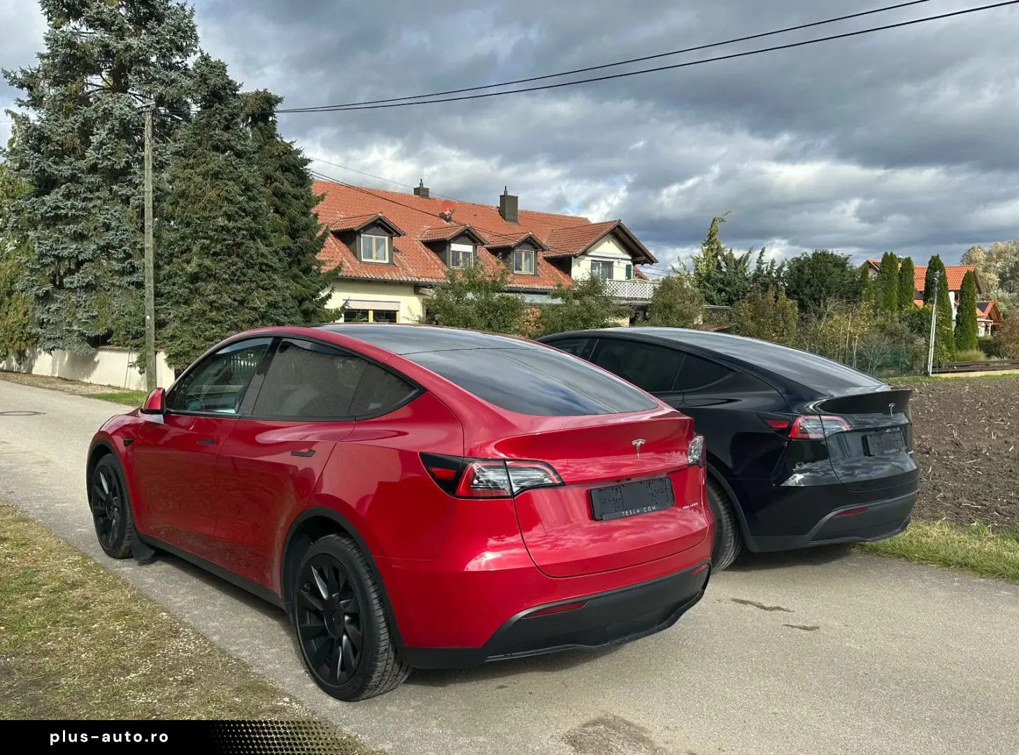 TESLA Model Y LR AWD Red Innen