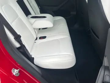 TESLA Model Y LR AWD Red Innen