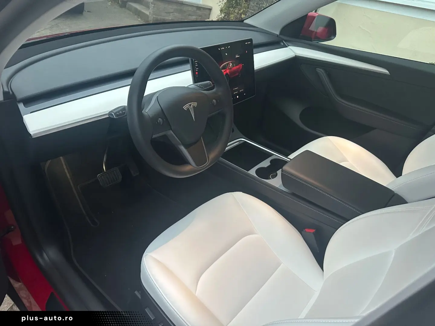 TESLA Model Y LR AWD Red Innen