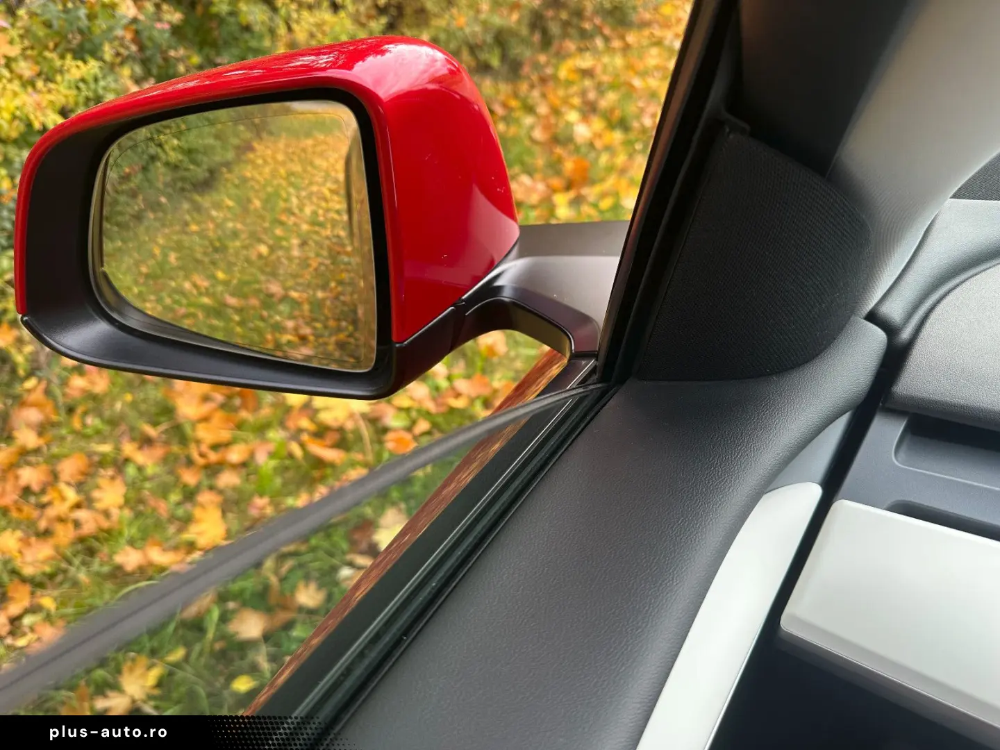 TESLA Model Y LR AWD Red Innen