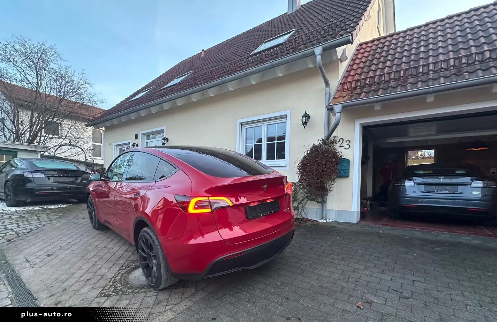 TESLA Model Y LR AWD Red Innen