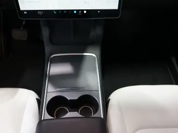 TESLA Model Y Long Range Dual Motor AWD Autonm. Fahren