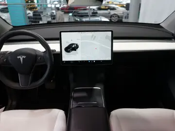 TESLA Model Y Long Range Dual Motor AWD Autonm. Fahren