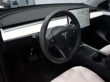 TESLA Model Y Long Range Dual Motor AWD Autonm. Fahren