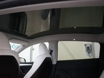 TESLA Model Y Long Range Dual Motor AWD Autonm. Fahren