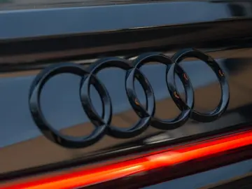 AUDI A8 50TDI quattro S-Line   Finanzierung ab 3 99%