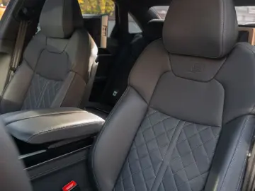 AUDI A8 50TDI quattro S-Line   Finanzierung ab 3 99%