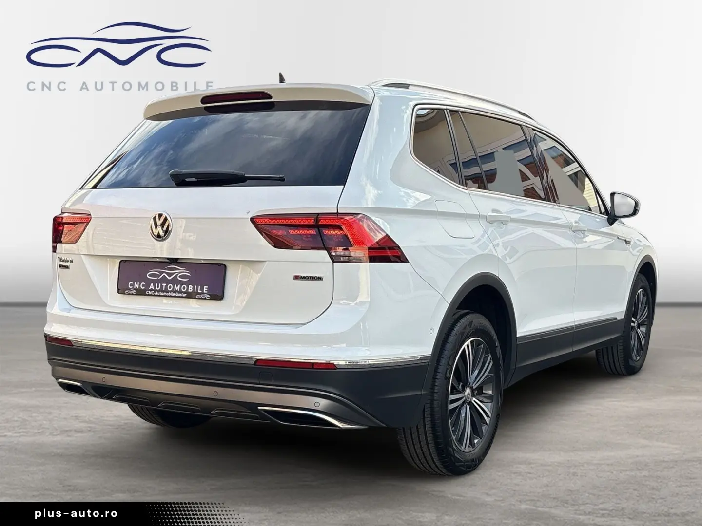 VW Tiguan Allspace DSG Highline 4Motion AHK Pano St