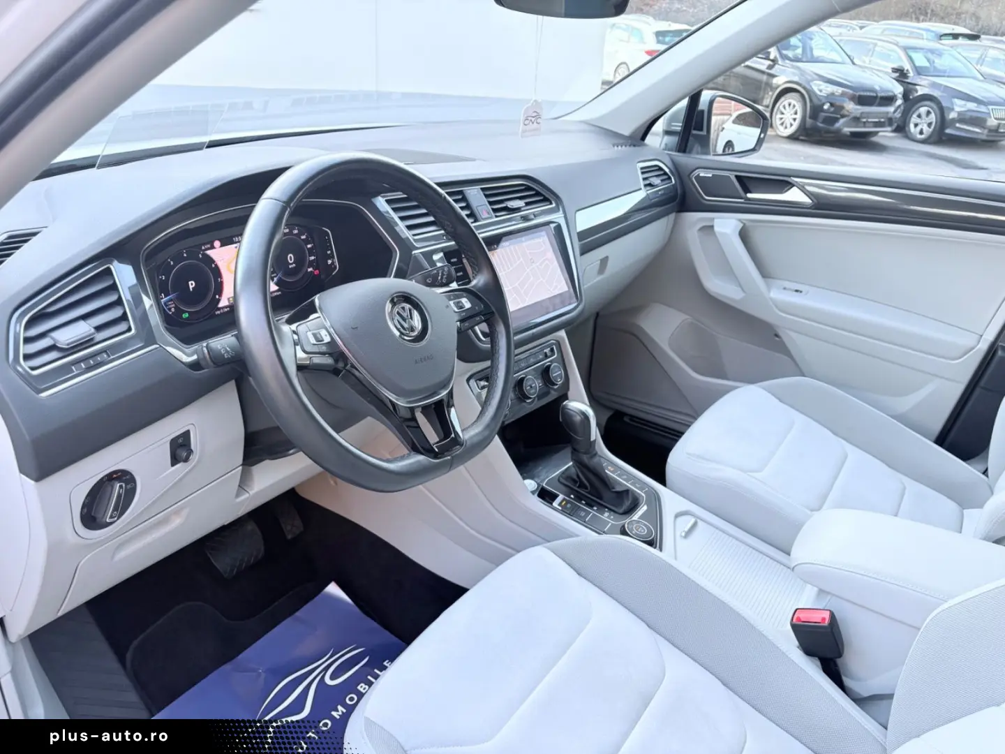 VW Tiguan Allspace DSG Highline 4Motion AHK Pano St