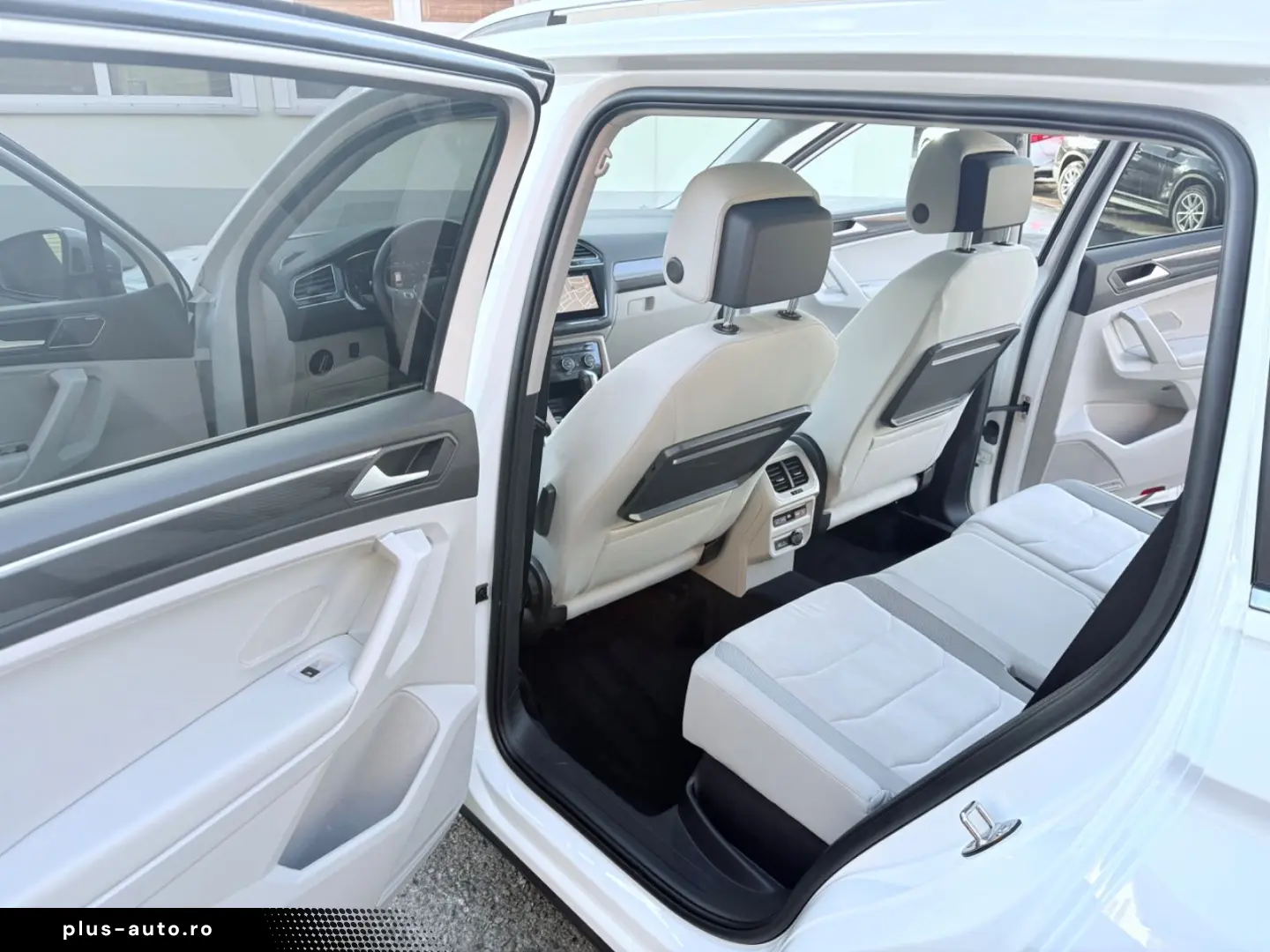 VW Tiguan Allspace DSG Highline 4Motion AHK Pano St