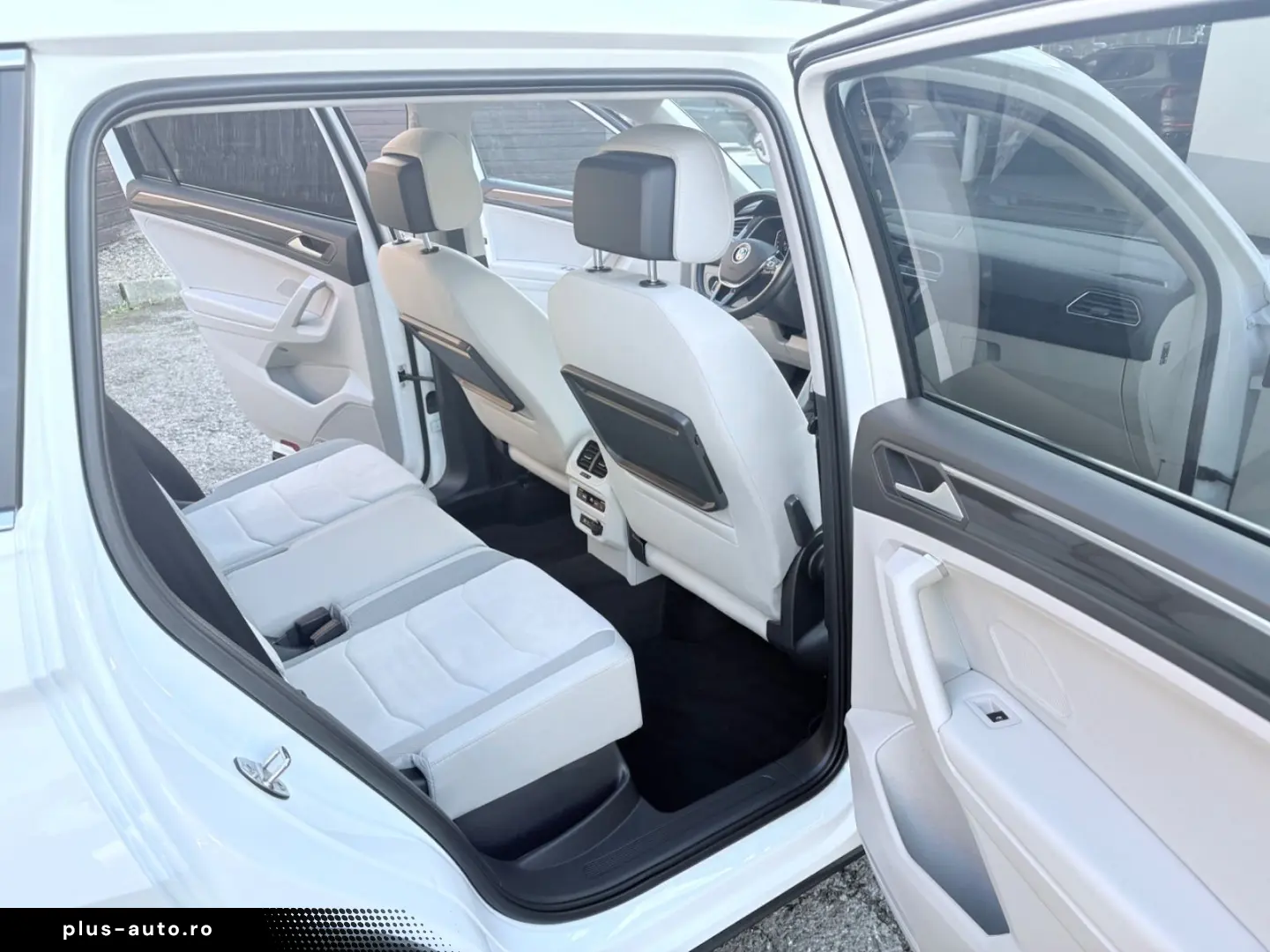 VW Tiguan Allspace DSG Highline 4Motion AHK Pano St