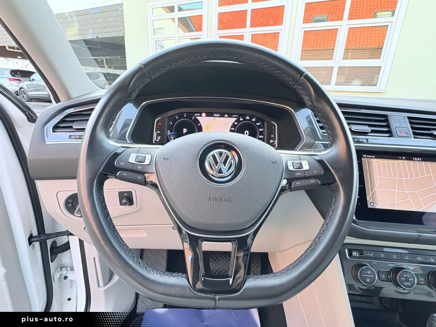 VW Tiguan Allspace DSG Highline 4Motion AHK Pano St