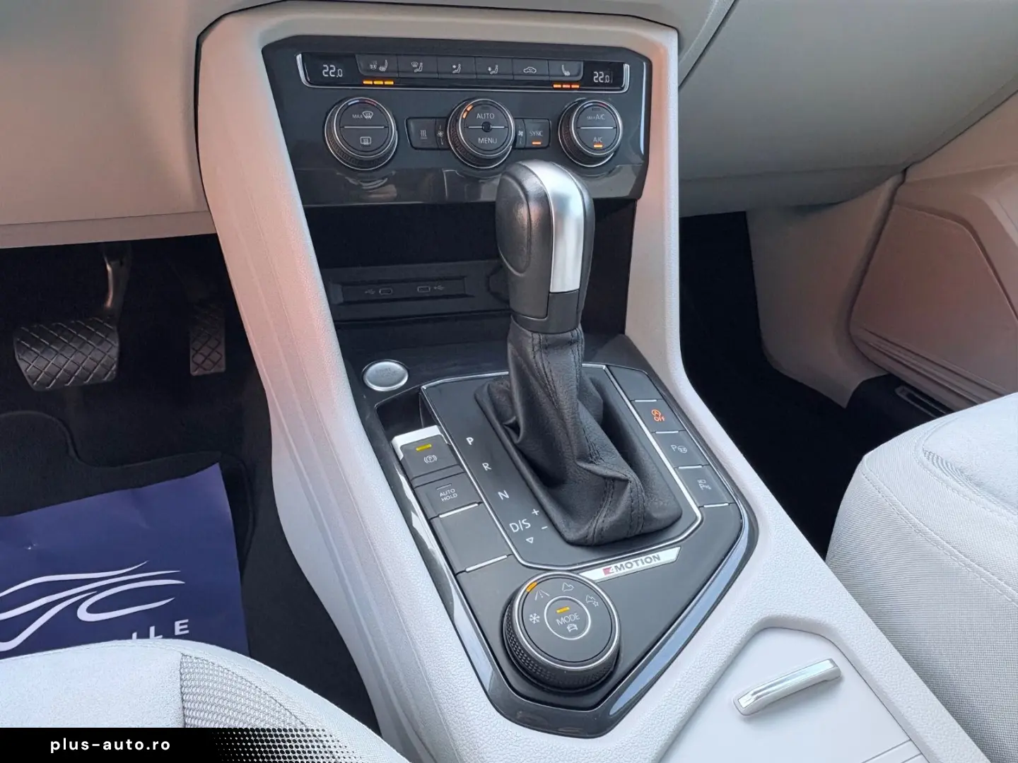 VW Tiguan Allspace DSG Highline 4Motion AHK Pano St