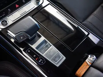 AUDI A8 60 TFSIe quattro PANO.MASSAGE.B&O.HUD.ACC