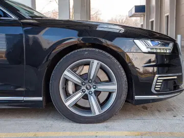 AUDI A8 60 TFSIe quattro PANO.MASSAGE.B&O.HUD.ACC