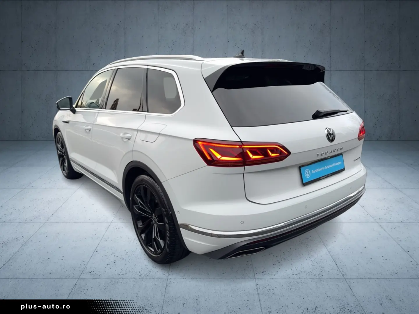 VW Touareg Atmosphere eHybrid AHK Matrix 360 21  EO