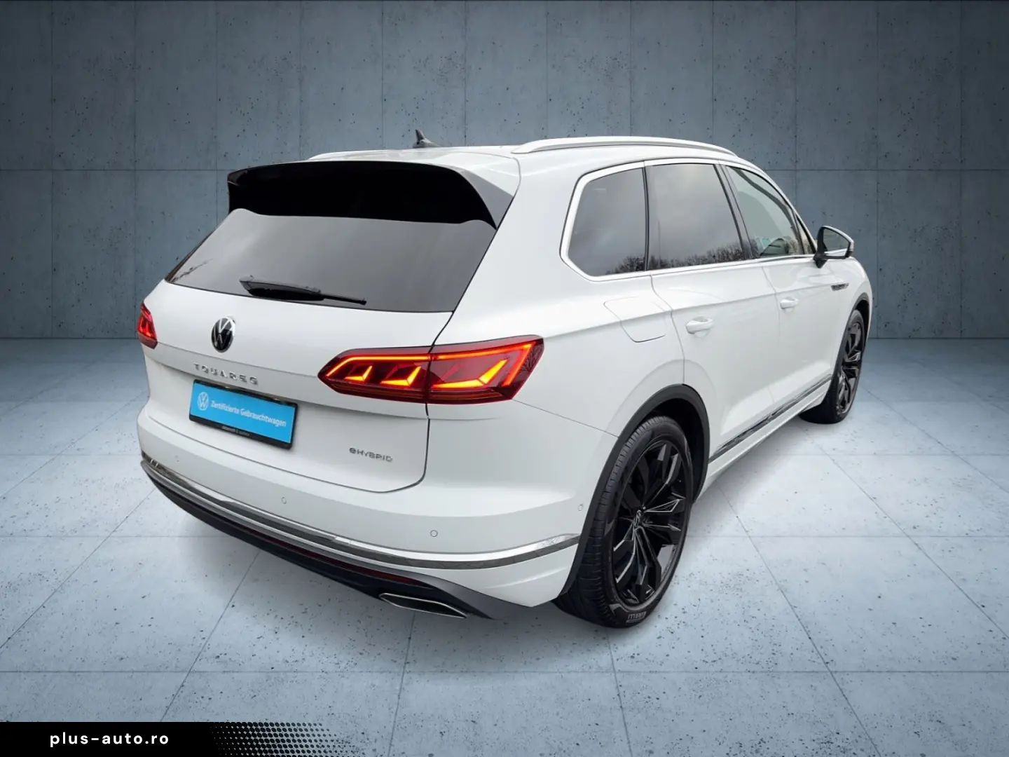 VW Touareg Atmosphere eHybrid AHK Matrix 360 21  EO