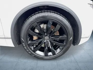 VW Touareg Atmosphere eHybrid AHK Matrix 360 21  EO