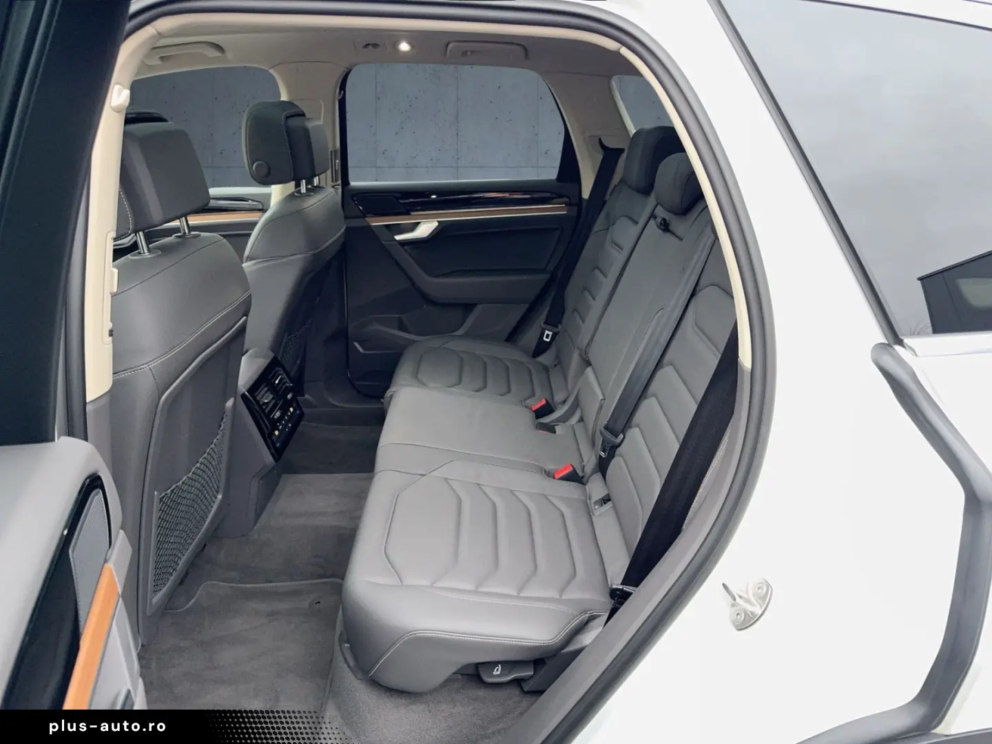 VW Touareg Atmosphere eHybrid AHK Matrix 360 21  EO